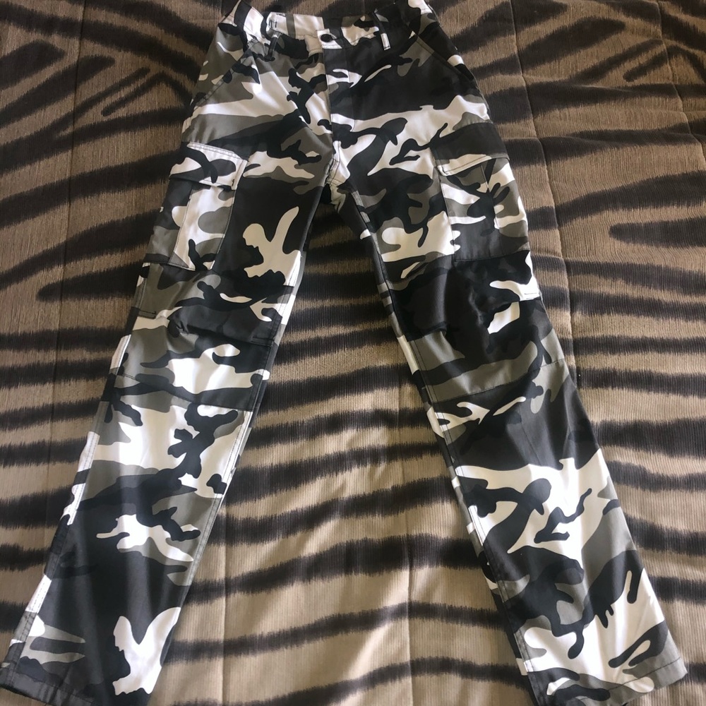 Cargo camo pants